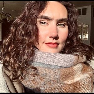 Meet your Posher, Genevieve